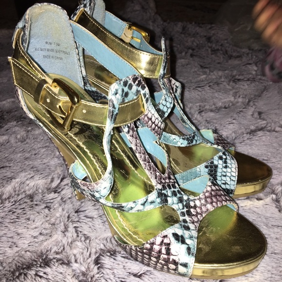 Shoedazzle heels 👠 - Picture 2 of 3